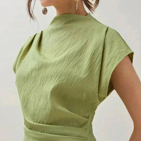 Green Elegant Women's Plain Blouse - Picture 3 of 6